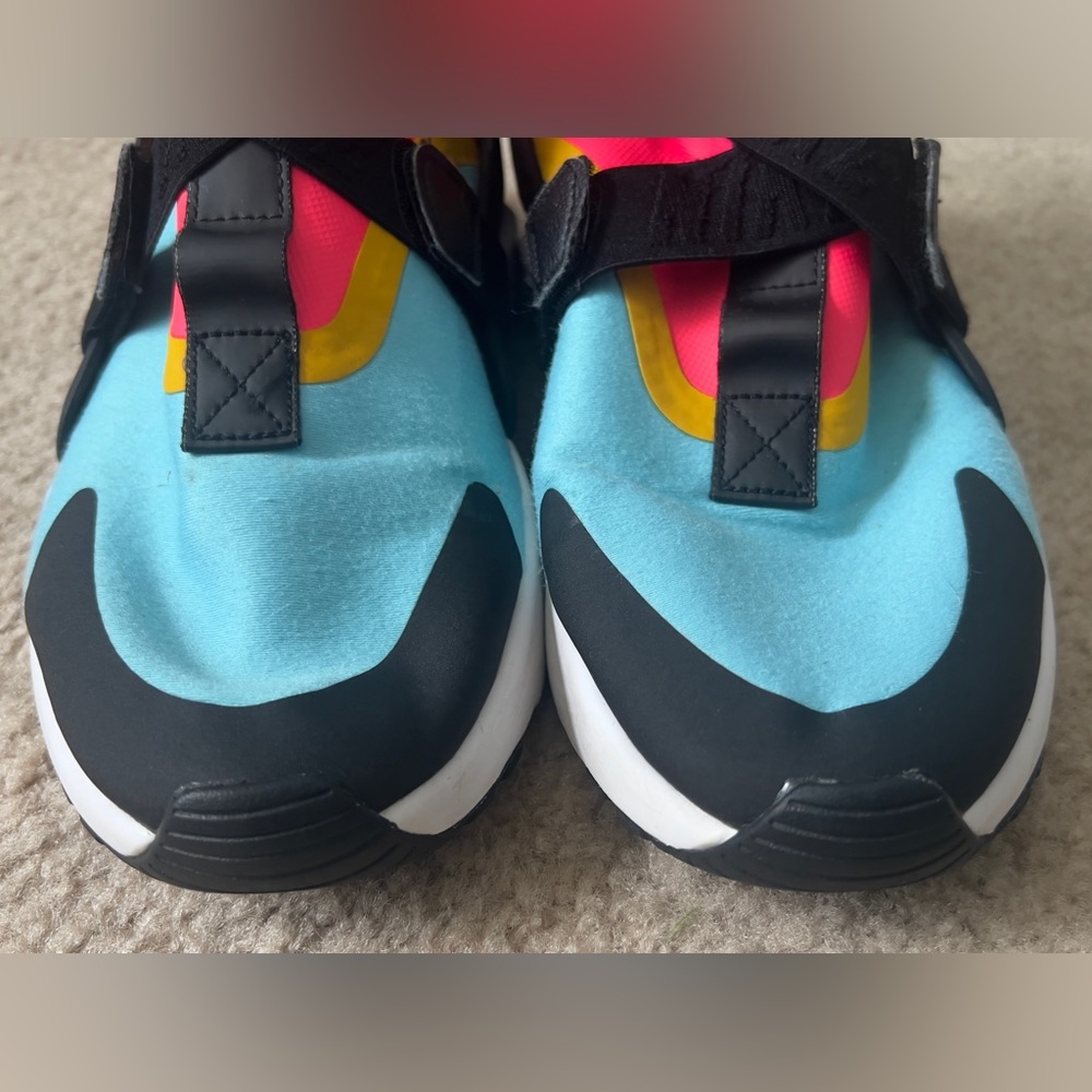 Nike Air Huarache City  - Size 9.5 - Picture 12 of 14